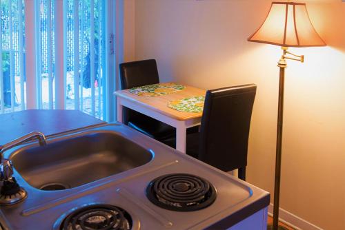 Chalet Beaconsfield Motel in Beaconsfield