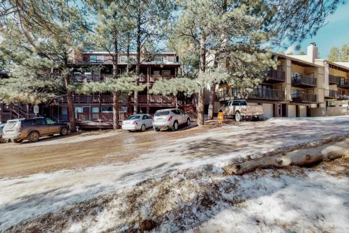 Redwood Commons B12 - image 4