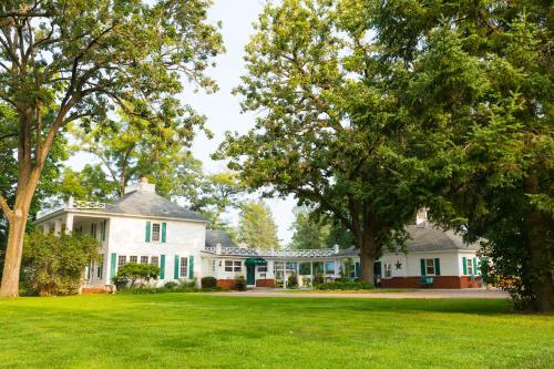 . Oak Park Inn