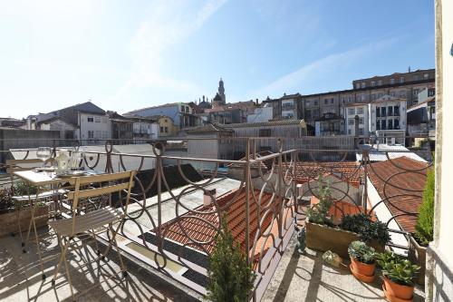 FLH Almada Cozy Apartment with View, Porto