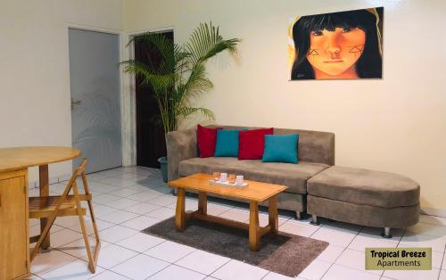 Tropical Breeze Apartments - image 4