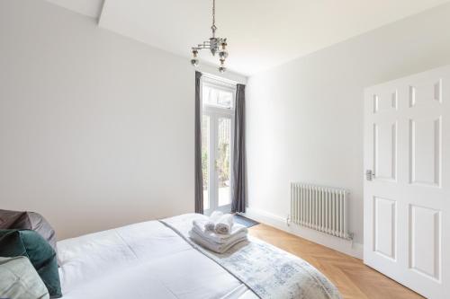 The Lempicka 2 Bedroom Flat and Garden in Notting Hill