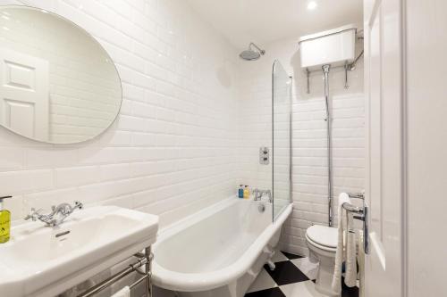 The Lempicka 2 Bedroom Flat and Garden in Notting Hill