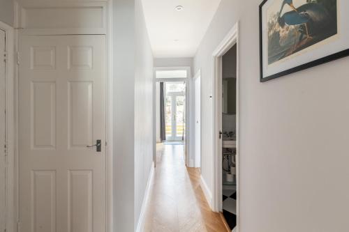 The Lempicka 2 Bedroom Flat and Garden in Notting Hill