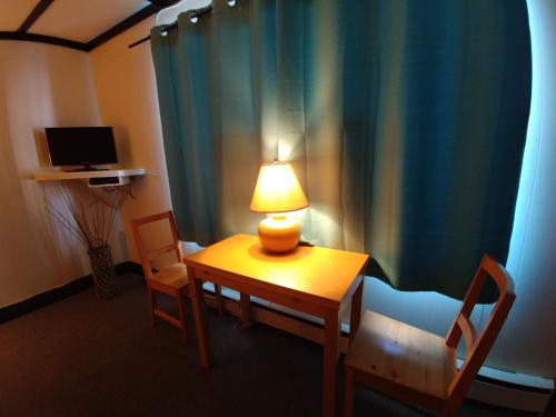 1 double bed, 1 futon bed