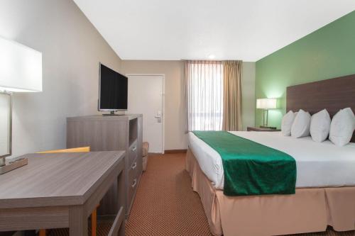 Grand Hotel Orlando at Universal Blvd - Shuttle to Theme Parks Room Type - King Room