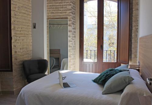 2 bedrooms, 3 beds