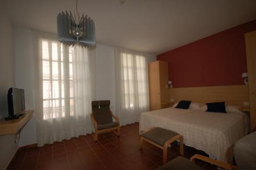 Sitges Apartment - image 4