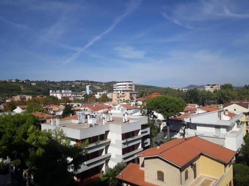 FRONTE MARE-CENTRALE-Riviera Palace-Giulianova-Apartment-nei mesi di Luglio e Agosto Prenotazioni solo da Sabato a Sabato