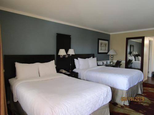 2 double beds