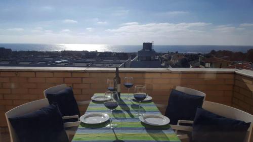  Family Beachfront Duplex Penthouse, Unterkunft in Vila Nova de Gaia