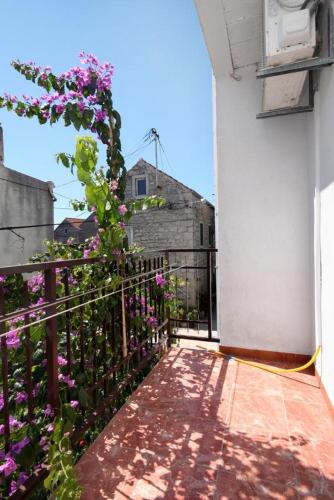 Apartments by the sea Sucuraj Hvar - 6732 - main image