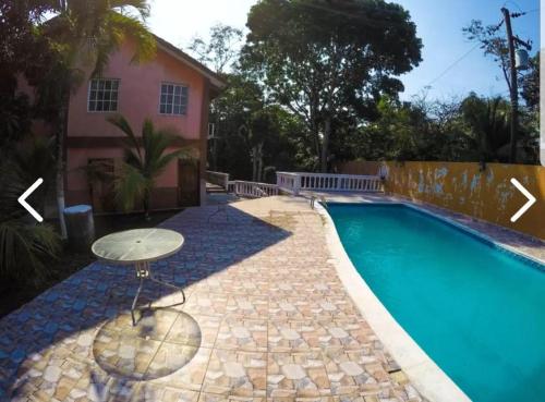. Gorgeous 6 BR house Bbq pool and relax- walk 2 beach
