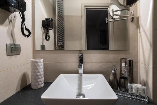 Black And White Suite - image 8