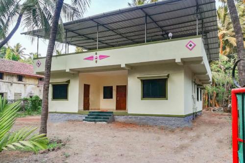 

6-BR farmhouse for 18 guests, by GuestHouser