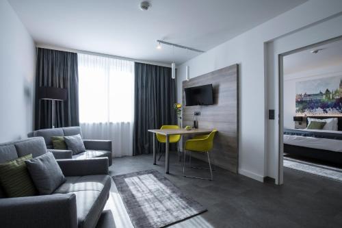 Executive Suite image 2