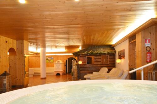 熱水浴缸, 貝拉科斯塔公園酒店 (Park Hotel Bellacosta) in 卡瓦萊塞