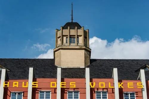Haus des Volkes - Das Bauhaushotel in Probstzella, Deutschland