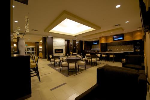Bar/lounge, Days Inn & Suites by Wyndham Winnipeg Airport Manitoba in Winnipeg (MB)