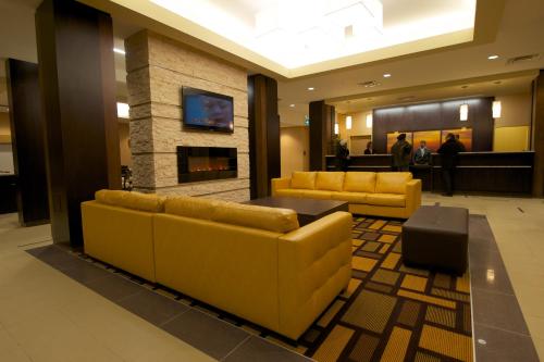 大堂, 溫尼伯機場戴斯套房酒店 (Days Inn & Suites by Wyndham Winnipeg Airport Manitoba) in 溫尼伯(MB)