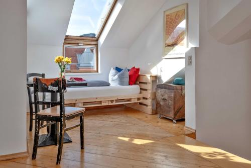 S14 - Rooms & Apartments