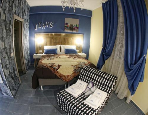 Quadruple Room image 5