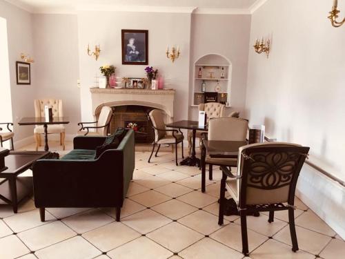 Brass Castle Country House Accommodation - Deighton