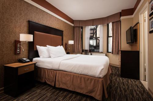187306261 The Hotel at Fifth Avenue