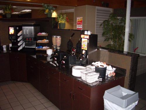 C'mon Inn & Suites Fargo - image 6