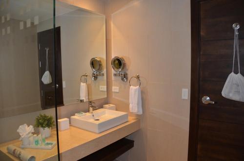 Elements Hotel Boutique - image 5