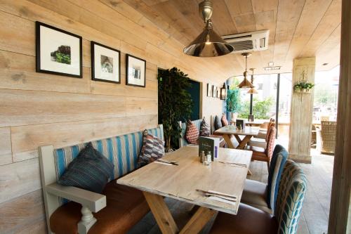 Restaurant, Tullie Inn in Balloch