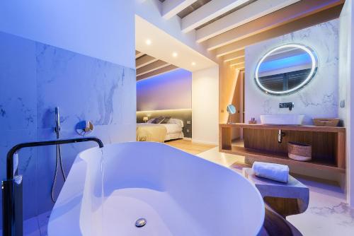 Brand New Luxury Villa Infinity Pool & Views