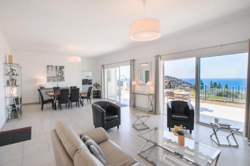 Vinaigrier Hills VI3086 by Riviera Holiday Homes, Nice (photo 10)