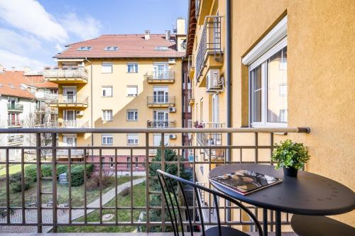  BpR Urban Spirit Apartment with garage & A/C in Budapest