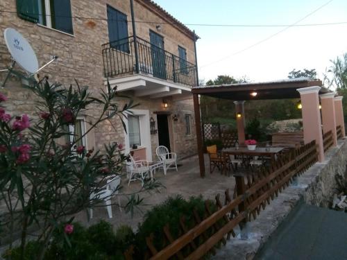 Country House in Manatades in 49100 Manatádes
