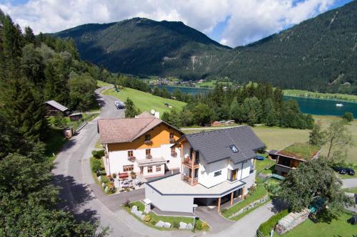 Two-Bedroom Apartment with Balcony and Lake View