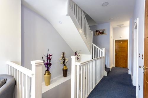 Wellesley Hotel near Barkingside Tube Station