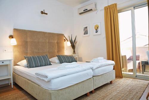 Double or Twin Room with Balcony image 10