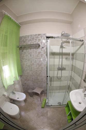Double or Twin Room image 8