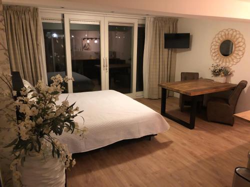  Garden Room and Economy Room, Pension in Amsterdam