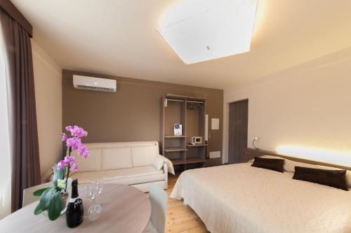 International Rooms & Apartments - main image