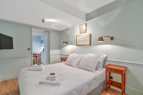 Pick A Flat's Apartments in Saint Germain - Paul-Louis Courier 4