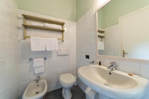 Hotel Cavalieri Del Mare – Ronchi, WI