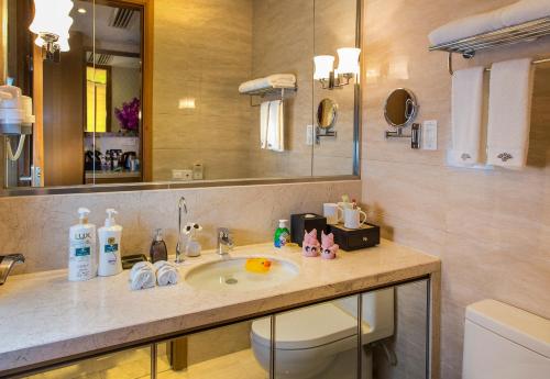 room detail thumbnail 2