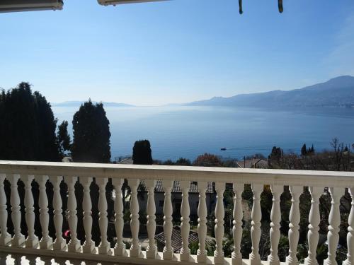 Apartman Lamia na uzvisini s pogledom na more - image 3