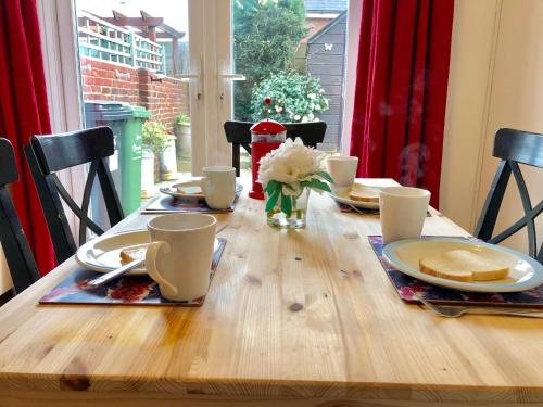 B&B Portsmouth - Little Connaught House - Bed and Breakfast Portsmouth