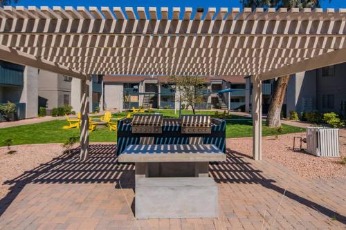 1BR Apt in North Phoenix with Pool by WanderJaunt - image 2