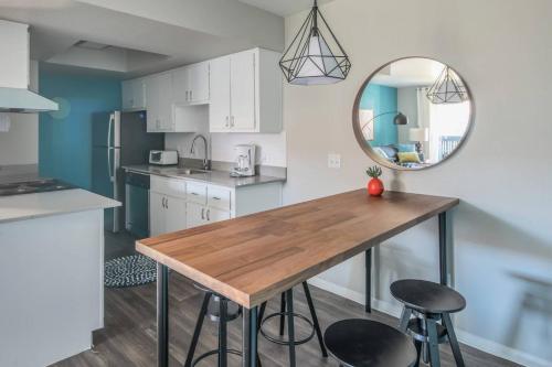 1BR Apt in North Phoenix with Pool by WanderJaunt