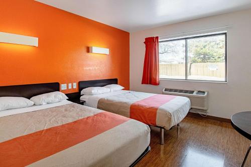 2 double beds