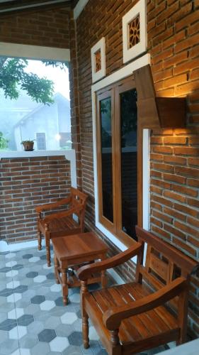 Balcony/terrace, Genthong Homestay in Magelang